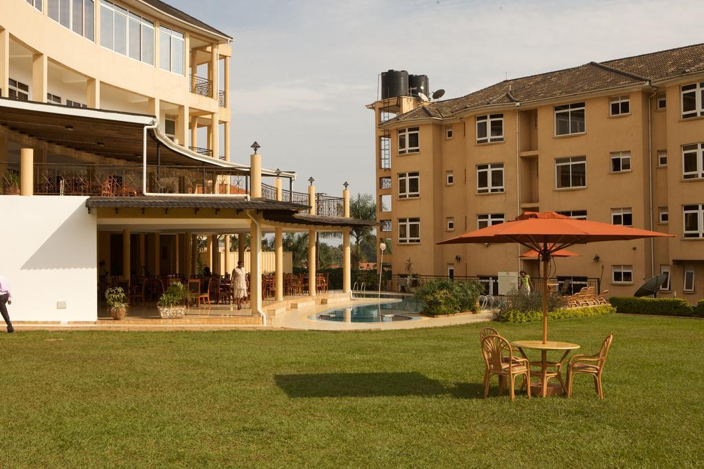City Royal Resort Hotel Kyambogo  Exteriör bild