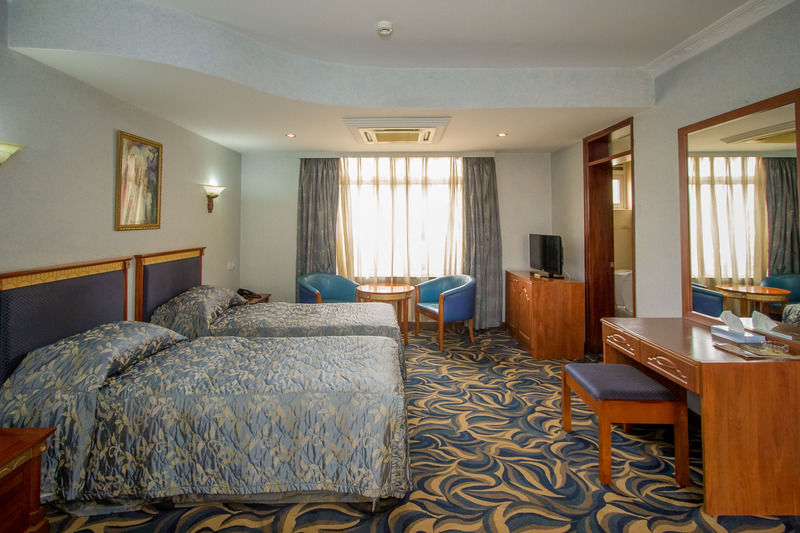 City Royal Resort Hotel Kyambogo  Exteriör bild