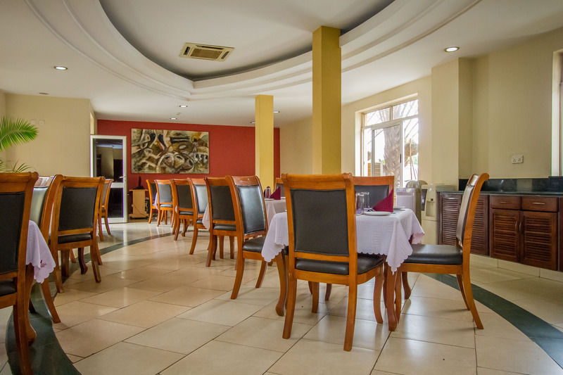 City Royal Resort Hotel Kyambogo  Exteriör bild