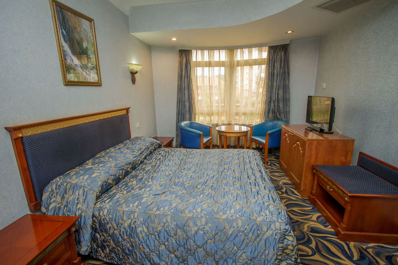 City Royal Resort Hotel Kyambogo  Exteriör bild