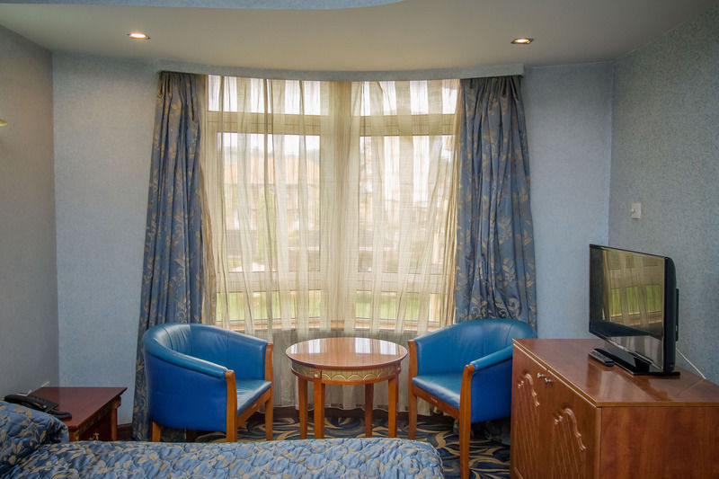 City Royal Resort Hotel Kyambogo  Exteriör bild