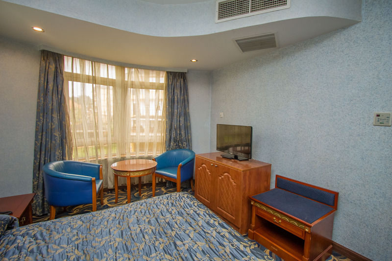 City Royal Resort Hotel Kyambogo  Exteriör bild