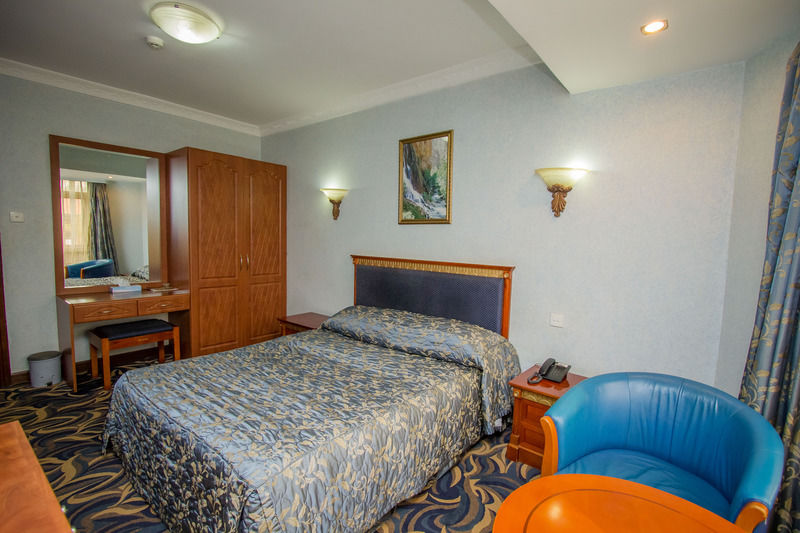 City Royal Resort Hotel Kyambogo  Exteriör bild