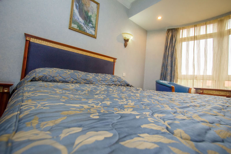 City Royal Resort Hotel Kyambogo  Exteriör bild