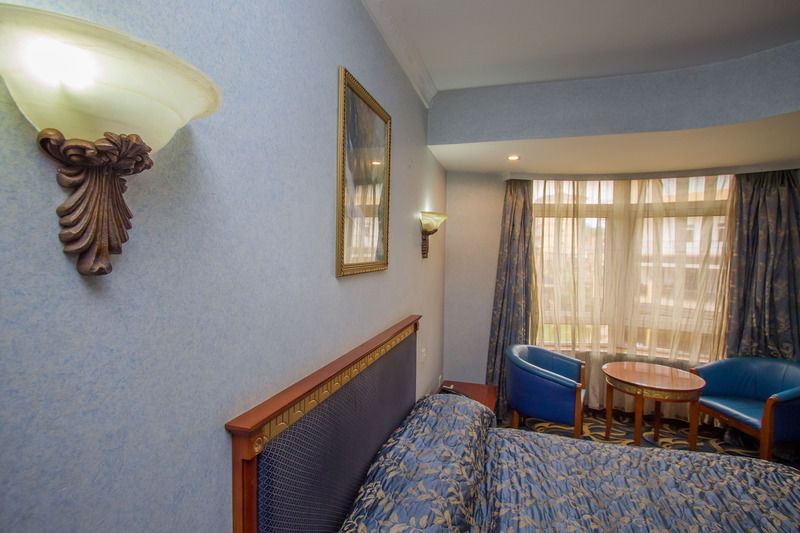 City Royal Resort Hotel Kyambogo  Exteriör bild