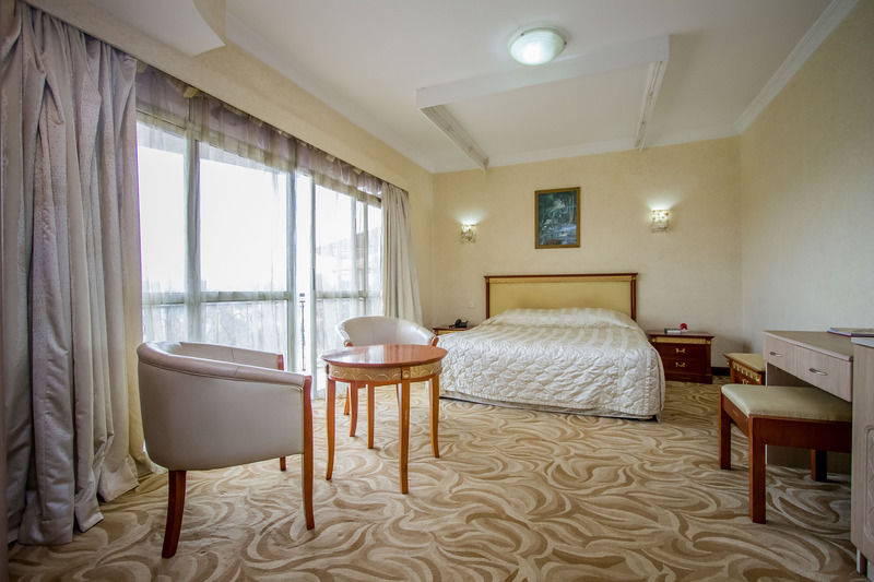 City Royal Resort Hotel Kyambogo  Exteriör bild