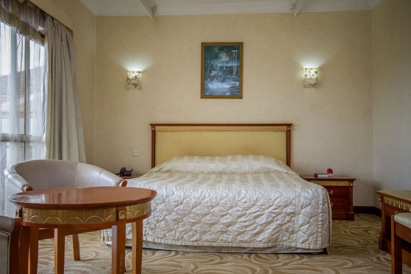 City Royal Resort Hotel Kyambogo  Exteriör bild
