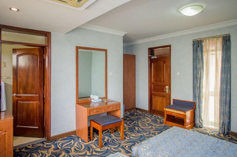 City Royal Resort Hotel Kyambogo  Exteriör bild