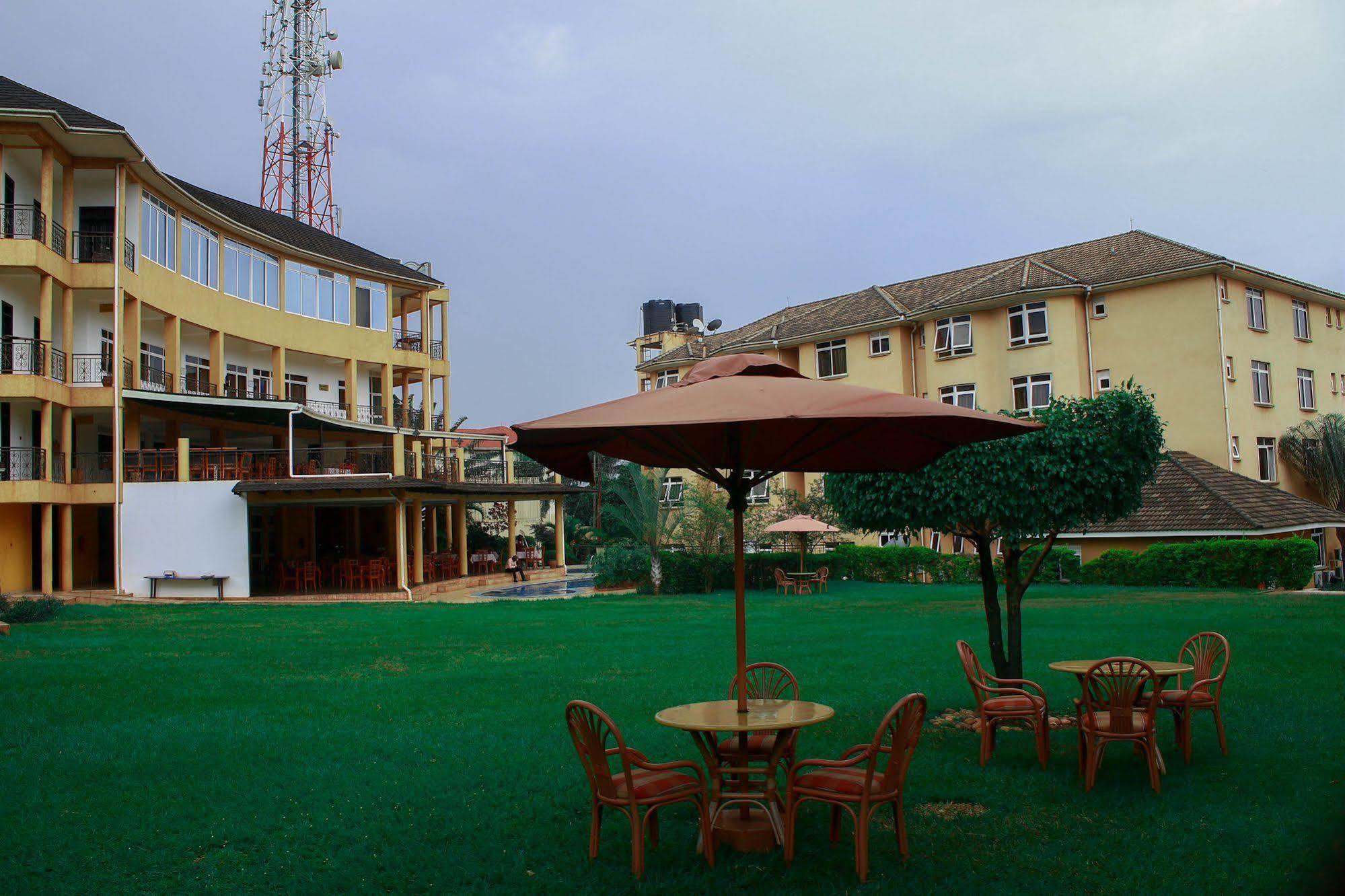 City Royal Resort Hotel Kyambogo  Exteriör bild
