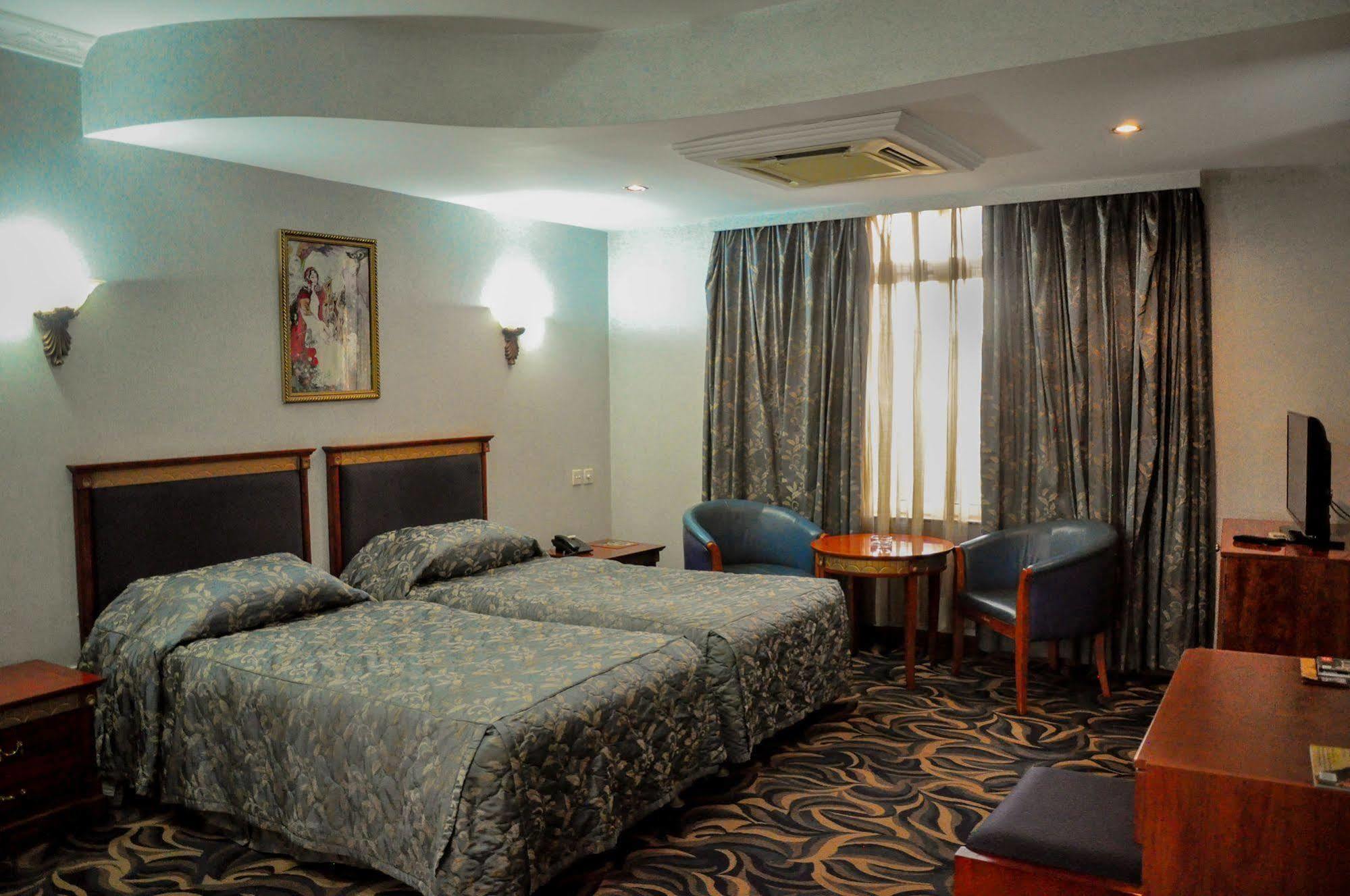 City Royal Resort Hotel Kyambogo  Exteriör bild