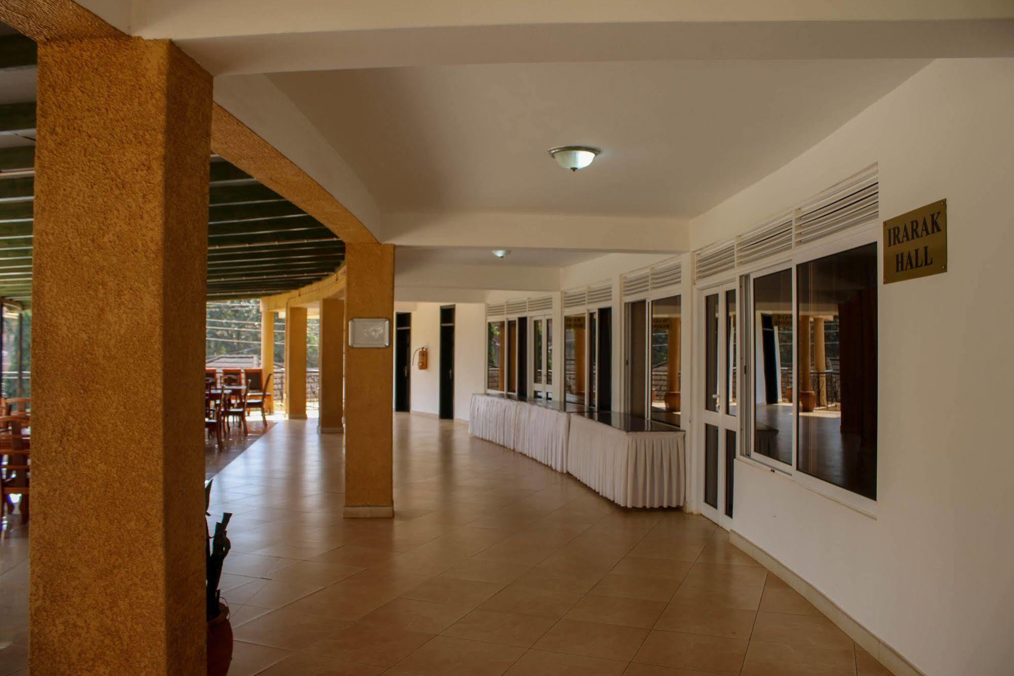 City Royal Resort Hotel Kyambogo  Exteriör bild