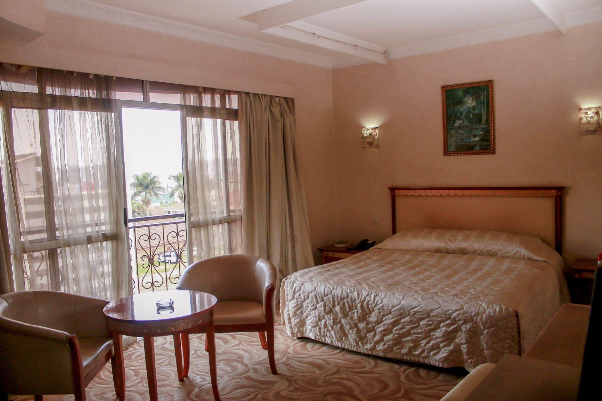 City Royal Resort Hotel Kyambogo  Exteriör bild