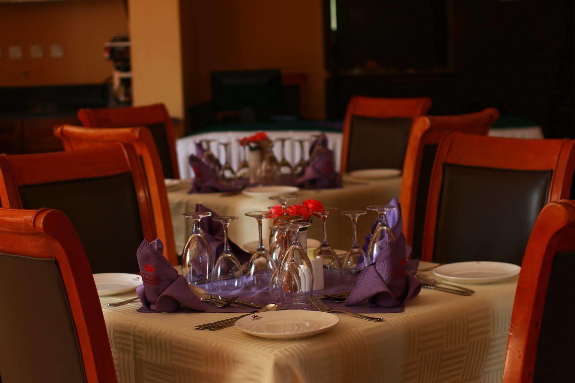 City Royal Resort Hotel Kyambogo  Exteriör bild
