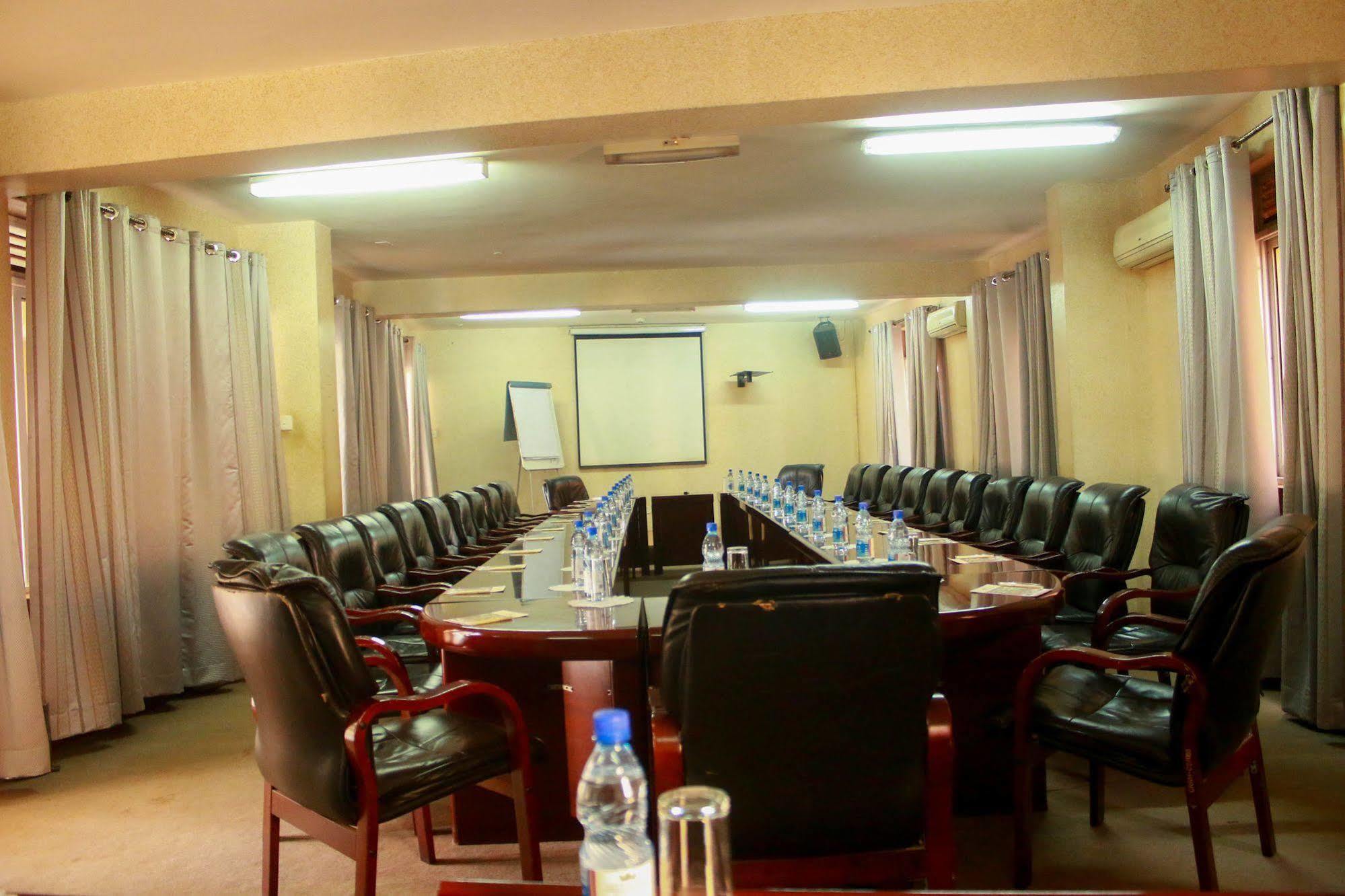 City Royal Resort Hotel Kyambogo  Exteriör bild