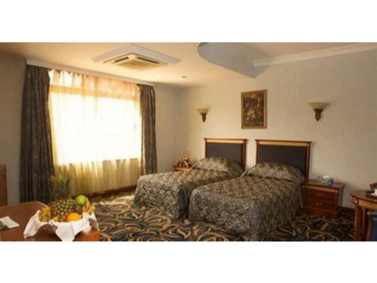 City Royal Resort Hotel Kyambogo  Exteriör bild